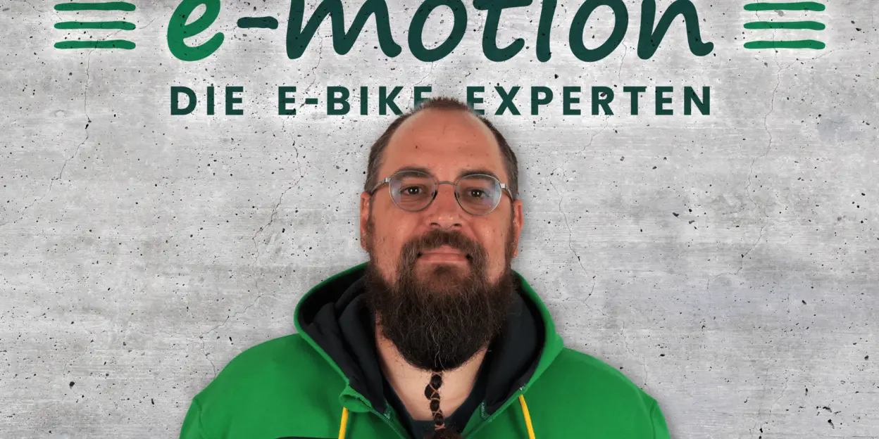 Man in green jacket with E-Motion logo