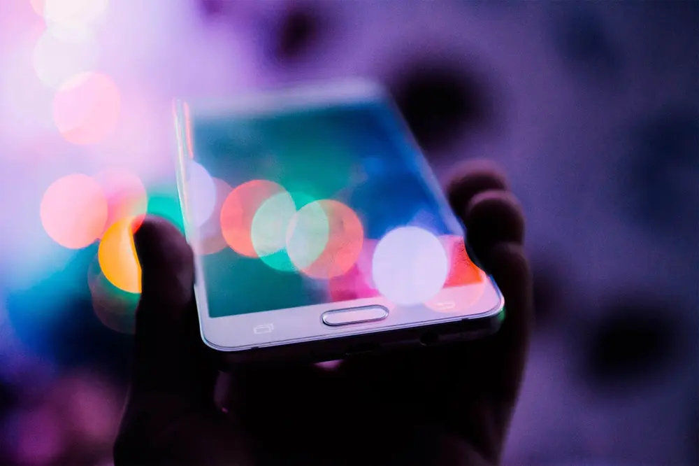 Live Chat versus Chatbots decision making