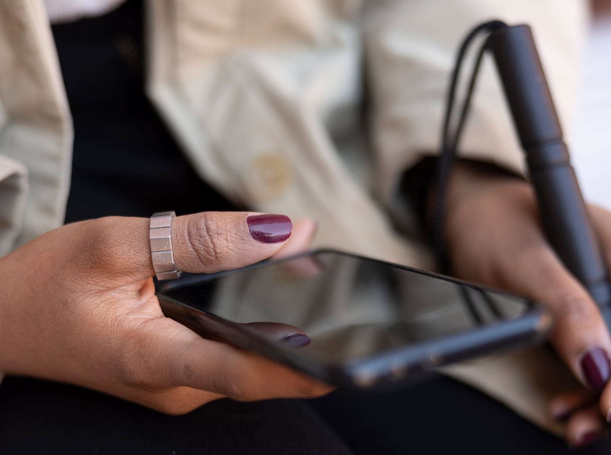 Blind person using a smartphone - Accessibility Strengthening Act Barrierefreiheitsstärkungsgesetz accesibilidad digital